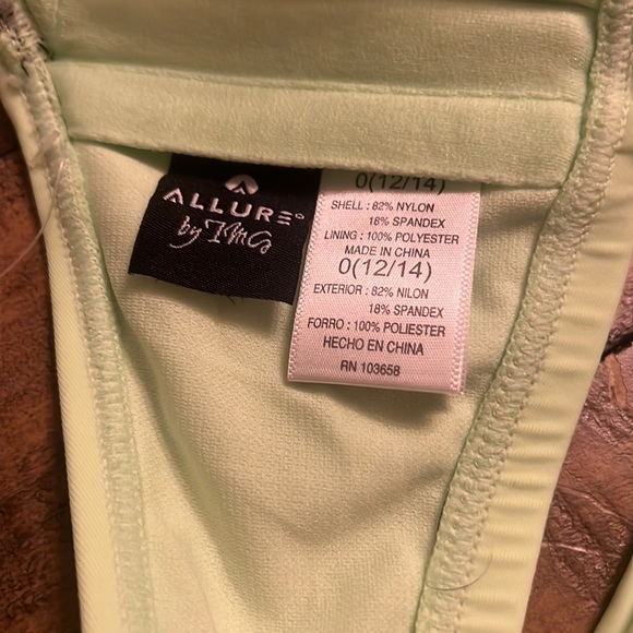 Women’s Allure Green Swim Top SZ 12/14 NWT - Picture 3 of 3